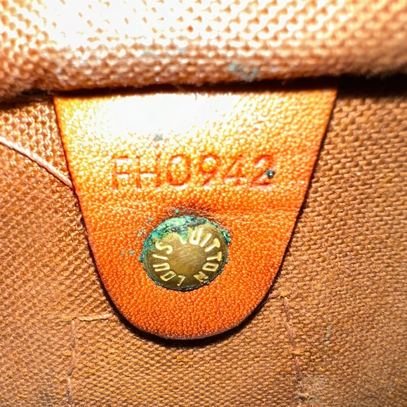 Louis Vuitton Vintage Speedy Leather Handbag Serial Number FH0942 - Picture 3 of 16